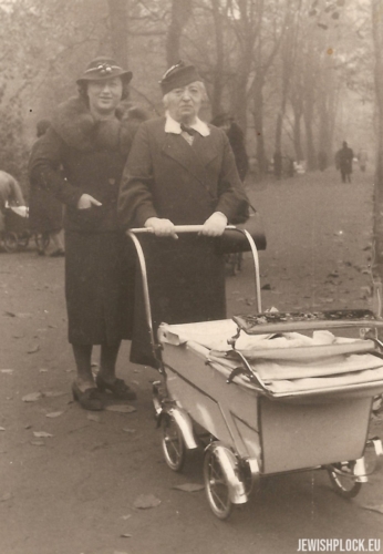 Chawa Wajcman and Lusia Wajcman on a walk with Joasia, Warsaw 1937